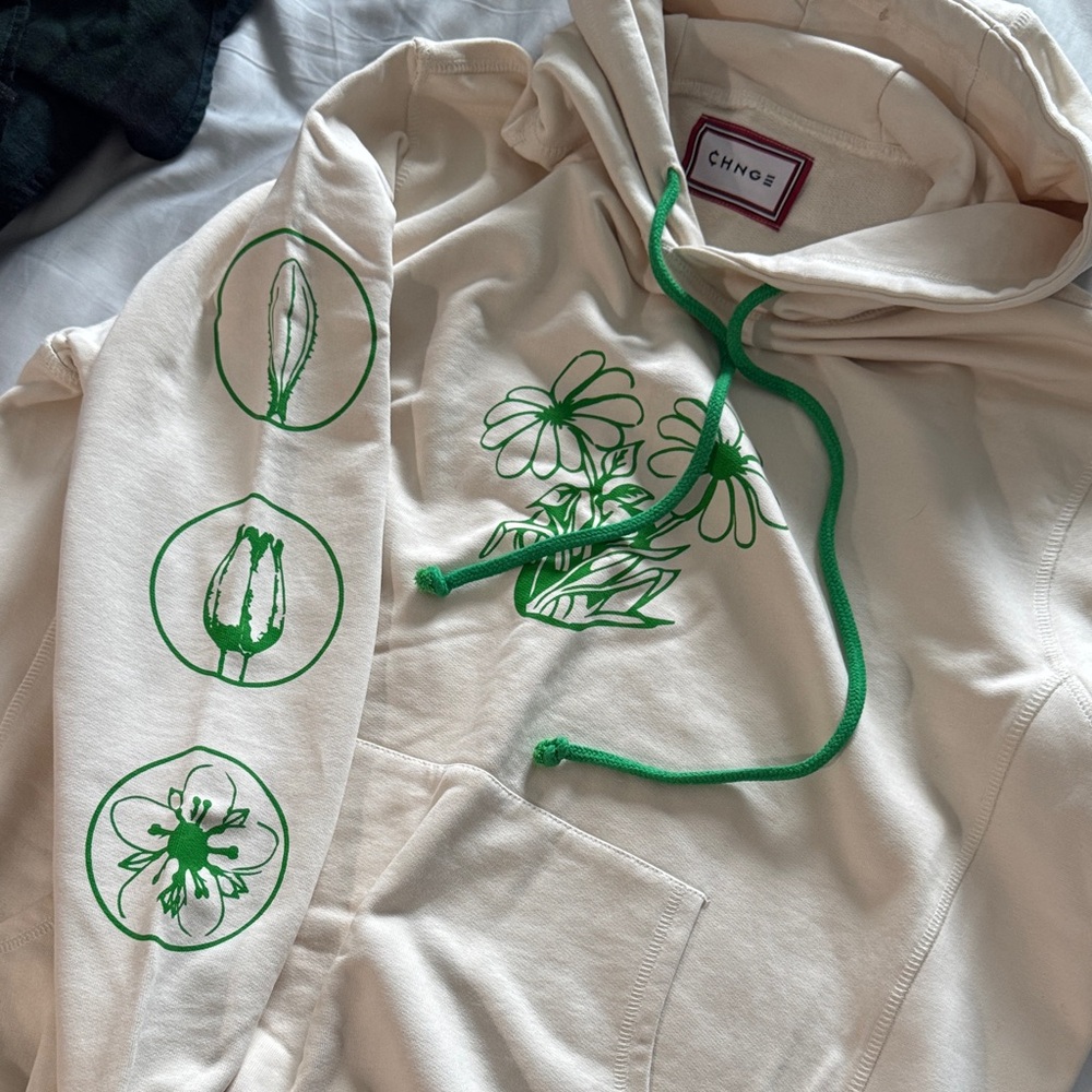 Cream “Allow yourself to grow” hoodie.